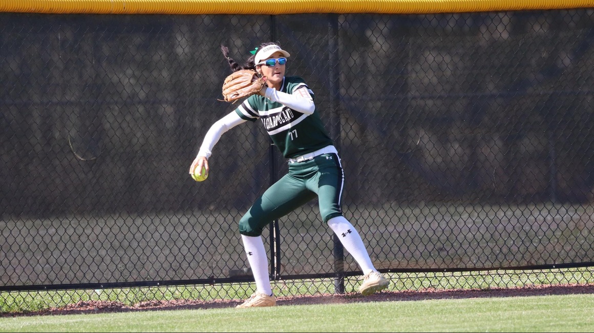 Softball Sweeps Bobcats, Drops Non-Conference Game to Bantams
