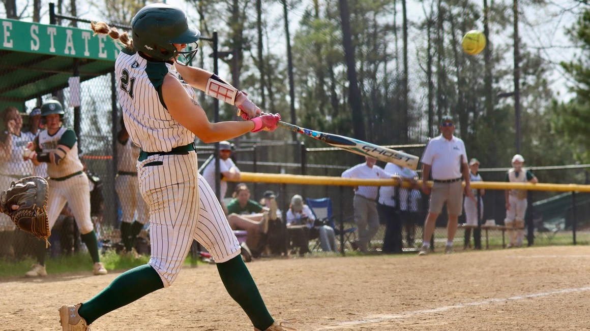 Statesmen Bounce Back to Split with Bulldogs