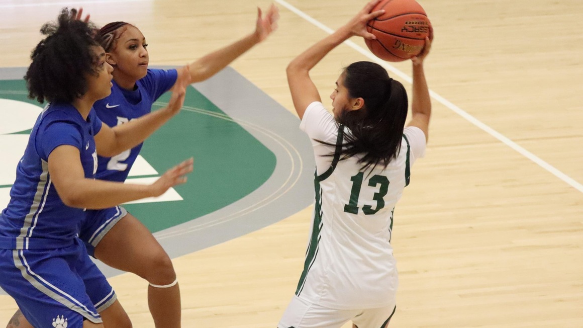 Women&rsquo;s Basketball Battles Through Four Quarters at Home
